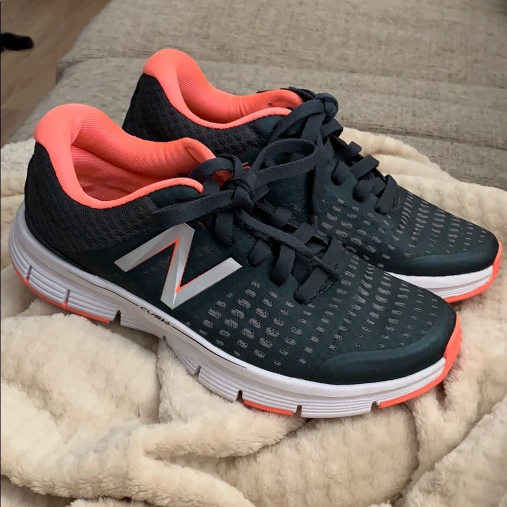 New Balance Women’s Cush 775 Sneaker